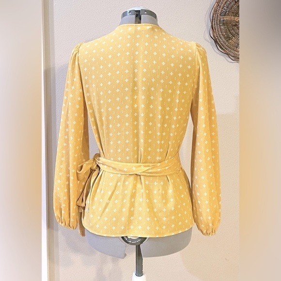NWOT Hinge Golden Yellow Wrap Top Size Small Jacquard Long Sleeve Blouse - Picture 4 of 10
